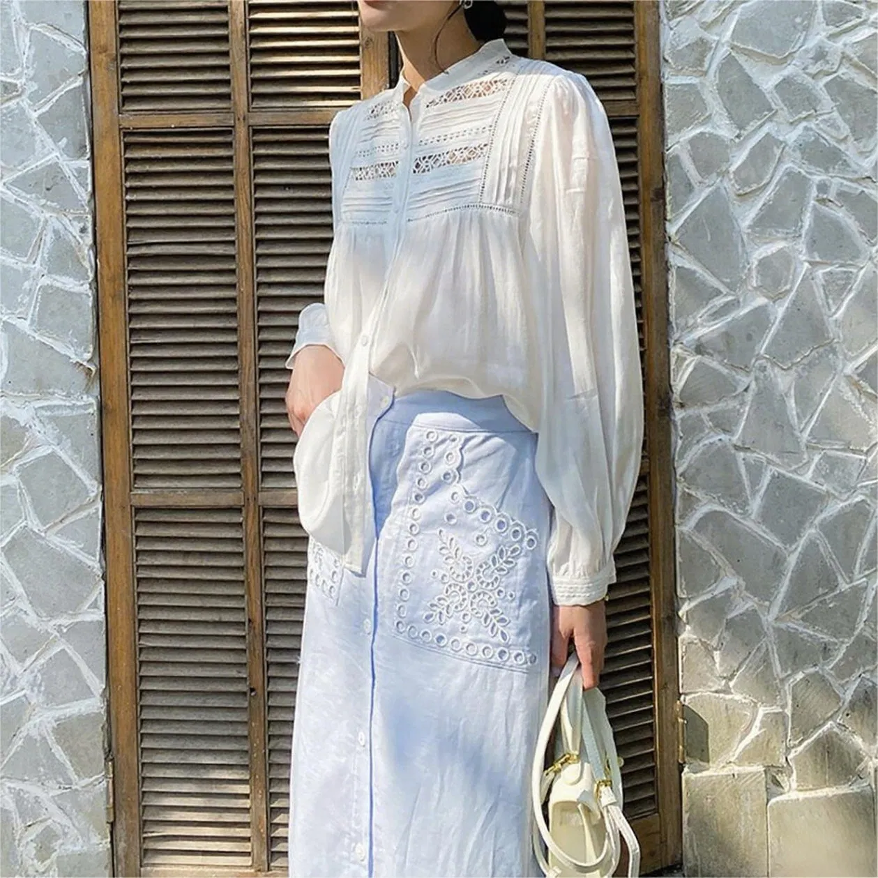 Nova Chegada Camisa Vintage com Botões e Mangas Longas e Puff, Inserção de Renda, Blusas Casuais Elegantes para Escritório