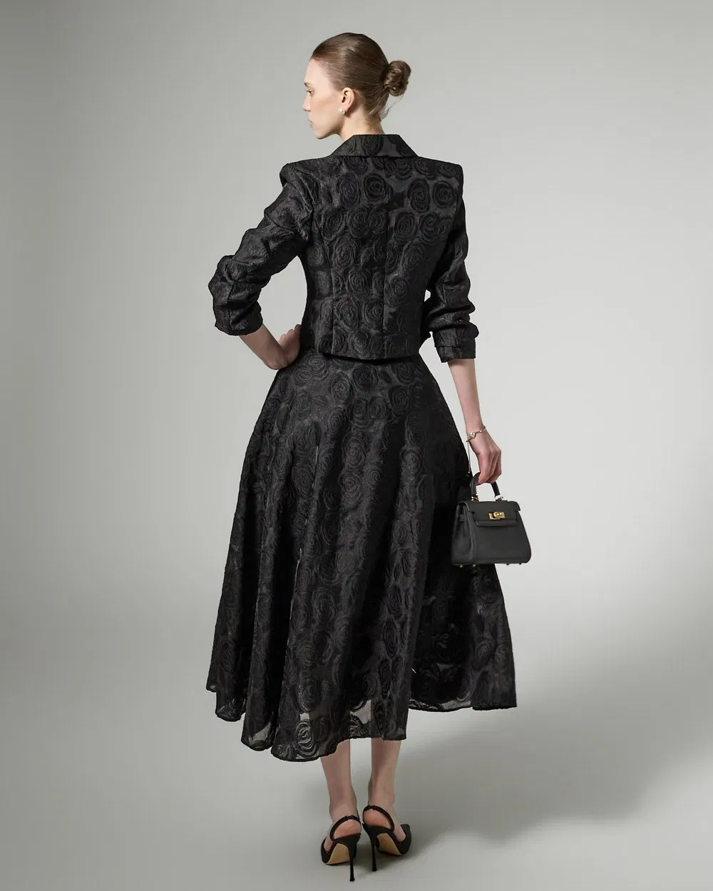 Conjuntos de Luxo por Atacado para Mulheres Blazer Personalizado Curto Ajustado com Estampa Floral em Tecido Jacquard Blazer Feminino Acompanhado de Saia Longa Larga