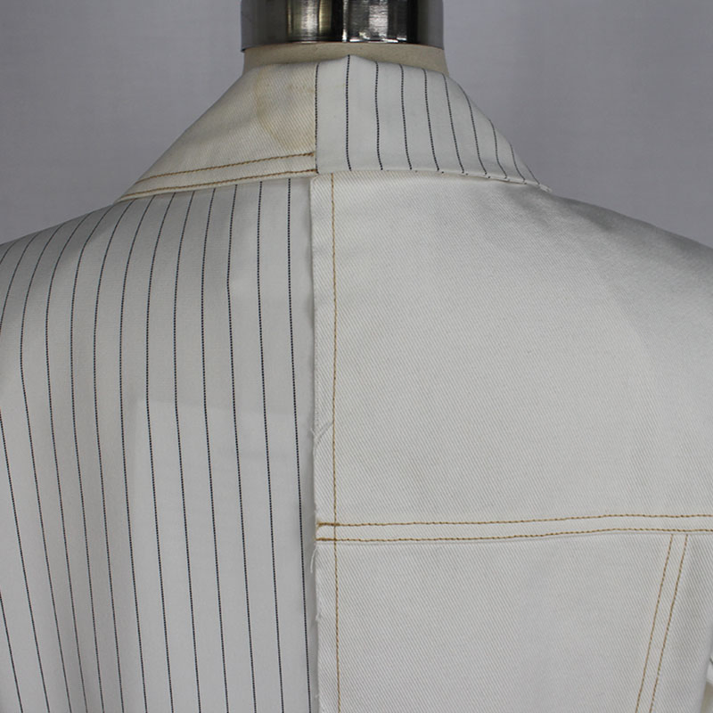 Blazer feminino de tecido listrado em contraste com fio tingido e lona branca