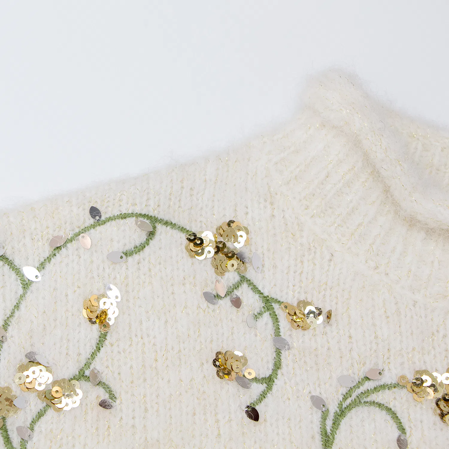 Suéter de Malha Fuzzy com Bordado Floral em Lantejoulas para Mulheres, Gola Alta, Pulôver Elegante e Luxuoso, Moda de Inverno, Fornecedor OEM ODM da China