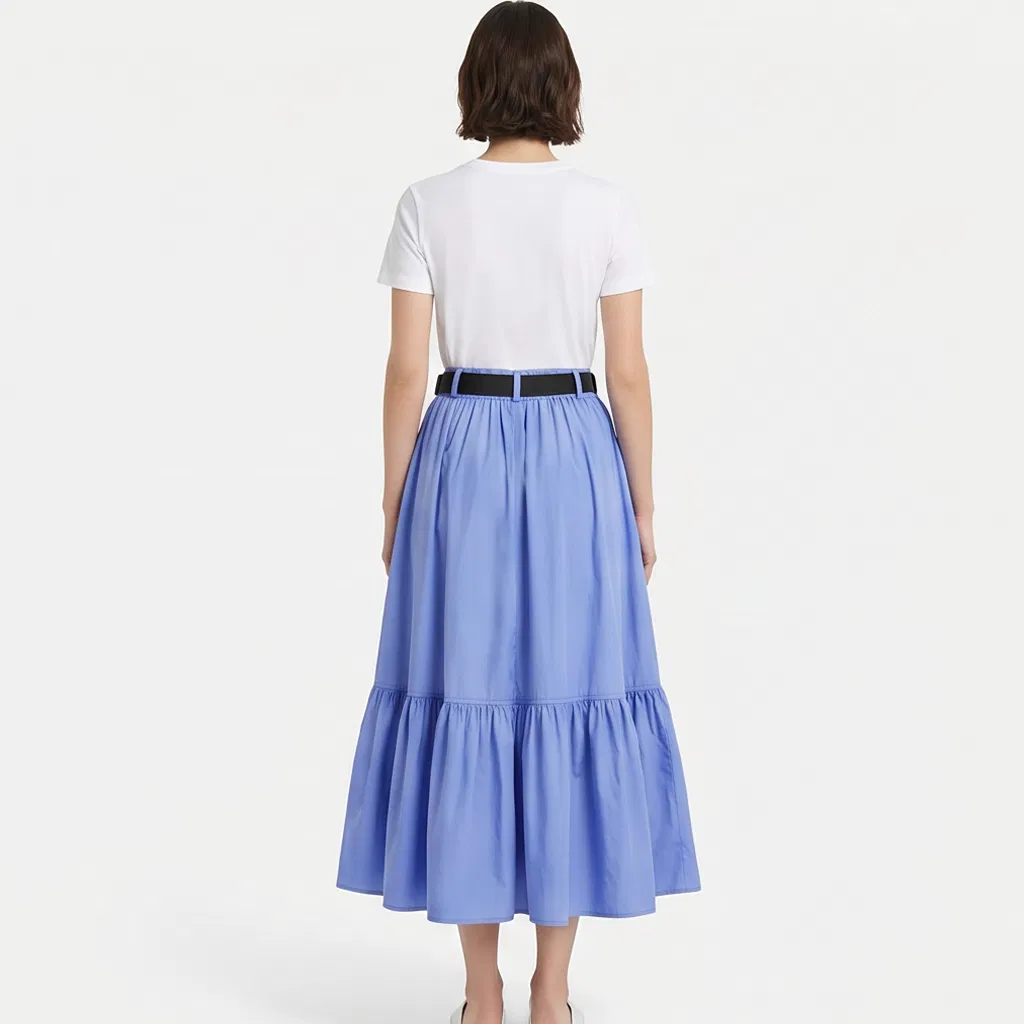 Saia midi plissada de algodão com elástico na cintura, com camadas em contraste de cores, barra com babados e alças pretas