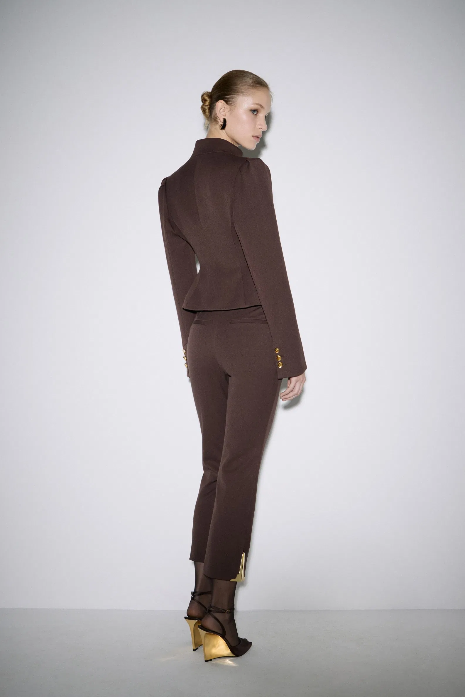 Conjunto de Blazer Feminino OEM ODM com Design de Fecho de Zíper Metálico e Calças Cropped Justas