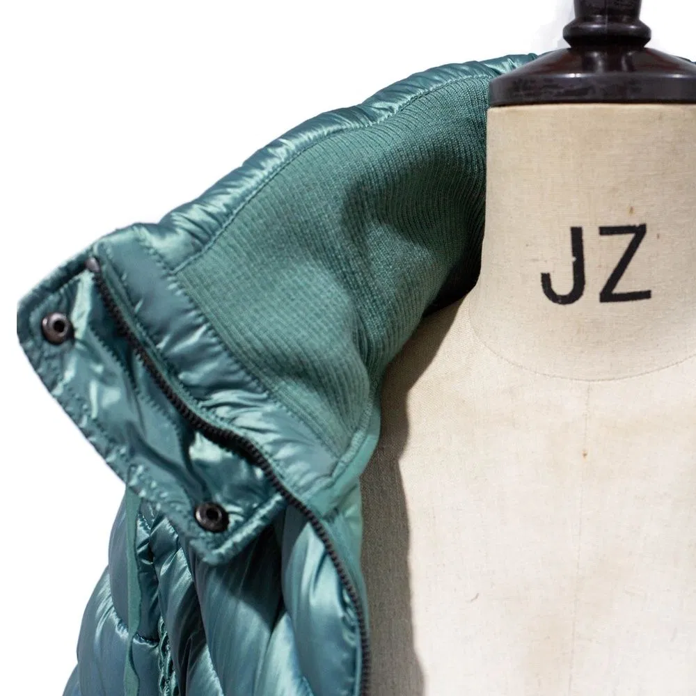 Jaqueta Curta Slim Fit - Detalhe da Cintura Lateral
