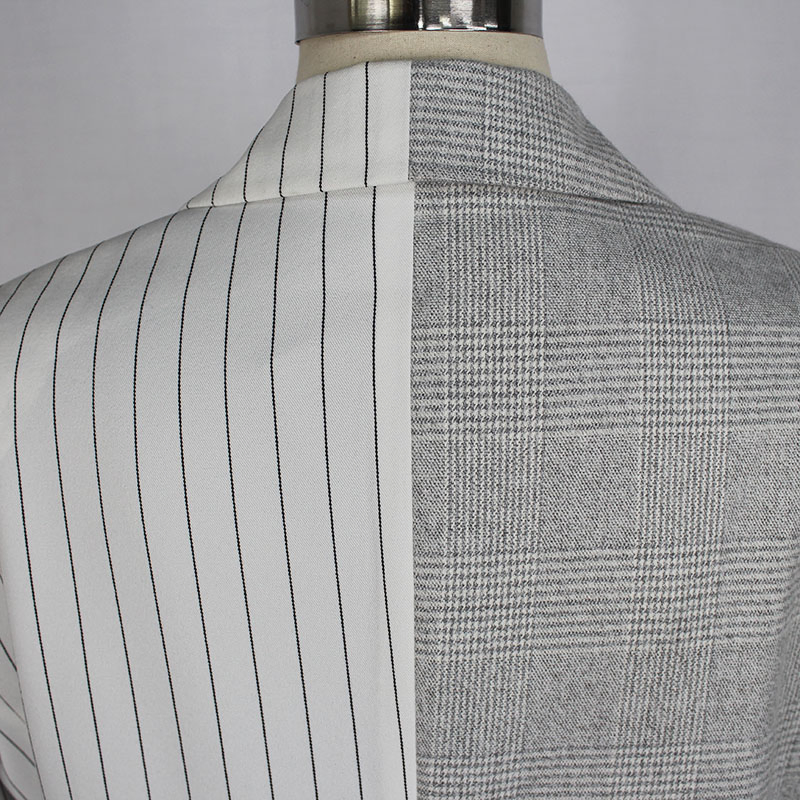 Blazer feminino de tecido listrado em contraste com fio tingido e lona branca