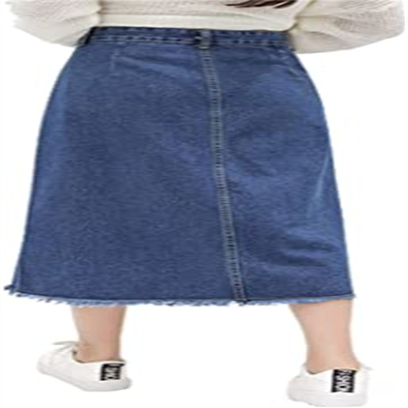 Saia midi de jeans feminina com fenda frontal, barra desfiada e corte em A até a metade da panturrilha