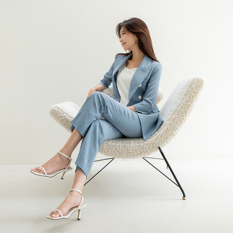 Blazer Elegante Azul Claro com Mangas Três Quartos para Mulheres