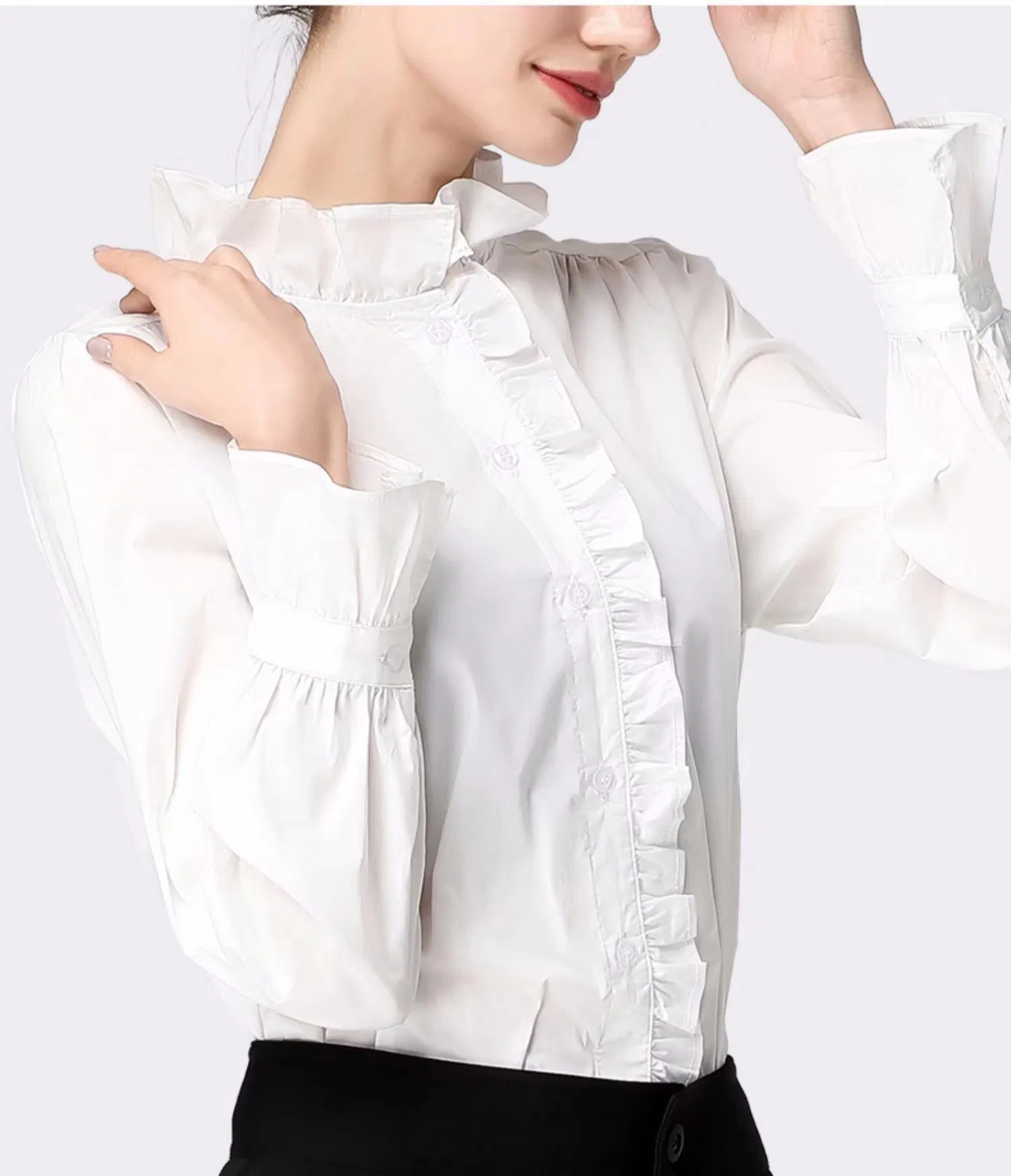 Blusa feminina casual com gola de babado e mangas com placket