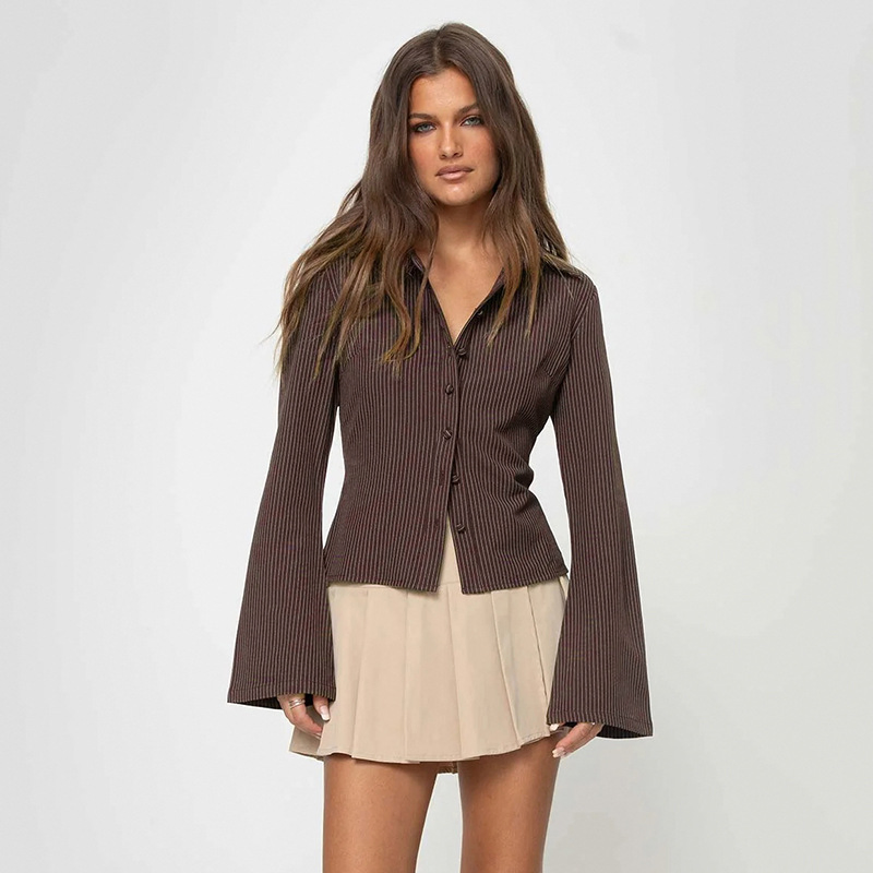 Blusa feminina de gola polo listrada, casual, slim fit, com mangas longas e largas