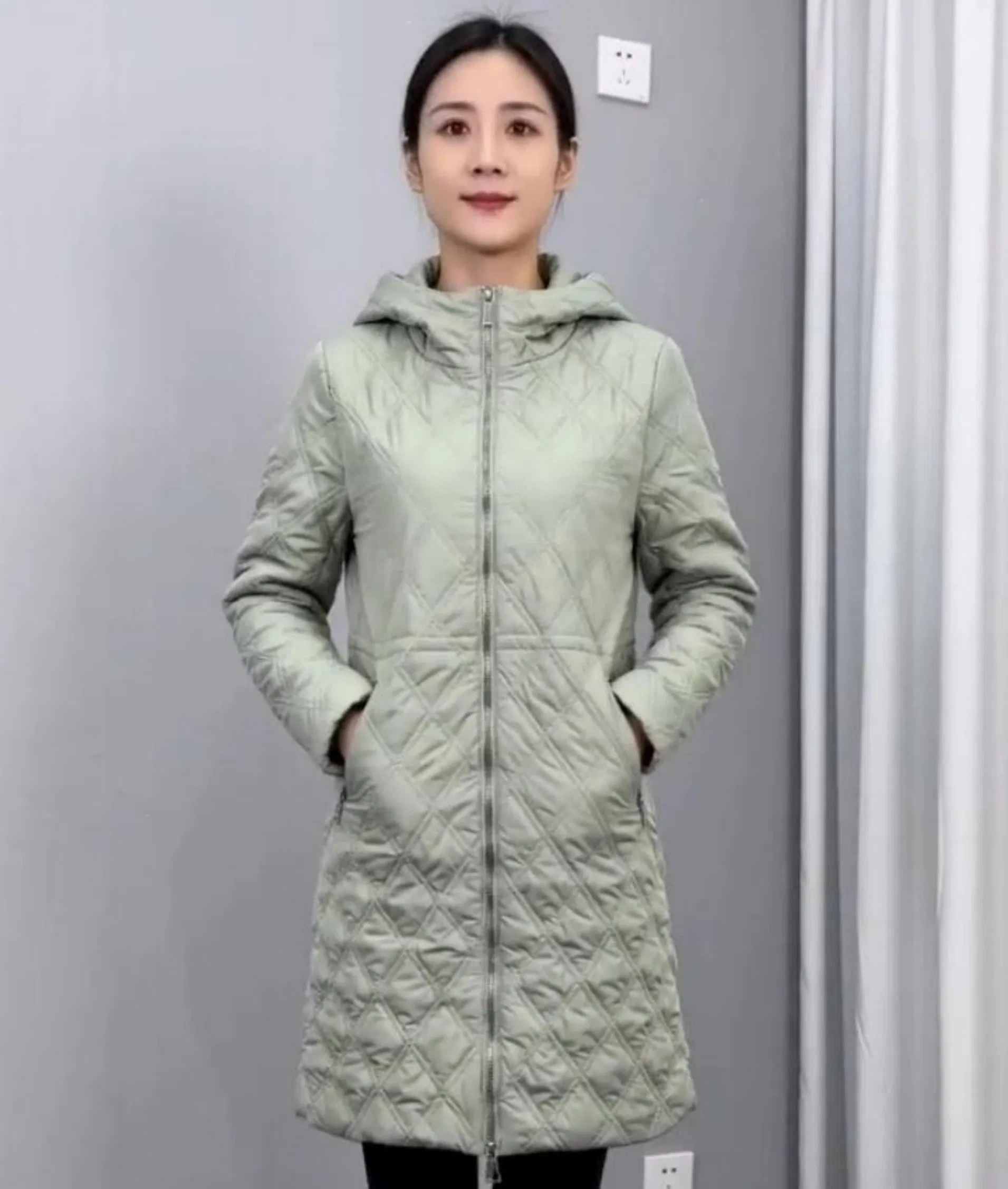 Casaco acolchoado feminino com capuz, zíper completo e bolsos laterais