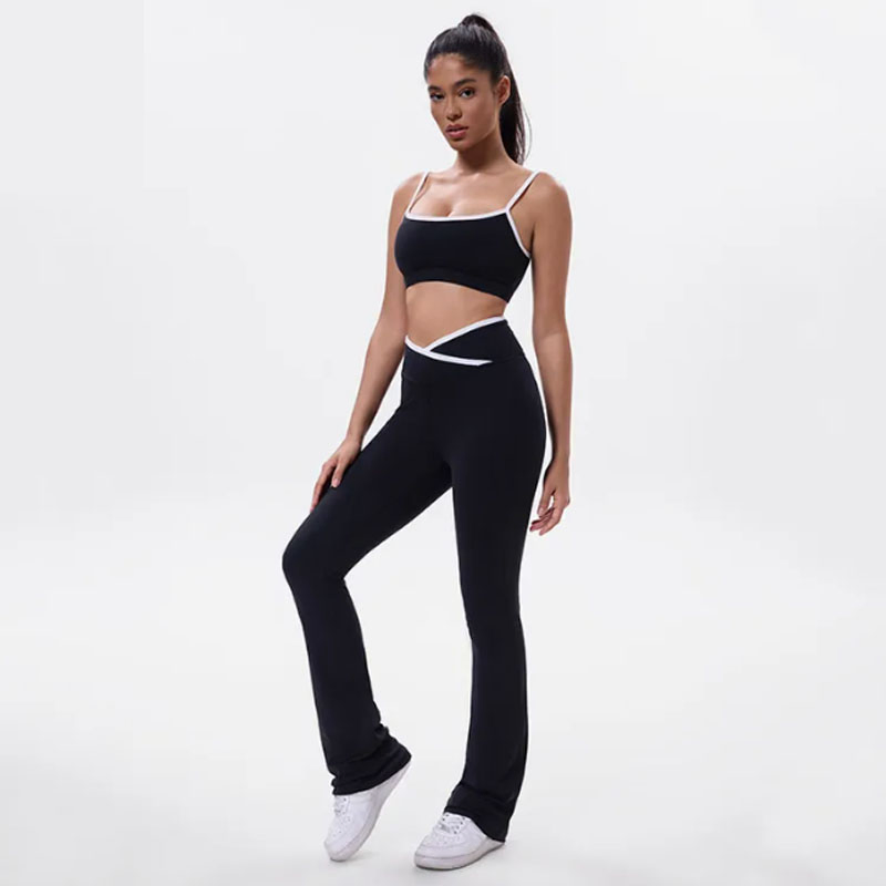 Conjunto de Yoga Estiloso e Funcional - Design com Recortes, Calças Flare de Cintura Alta e Sutiã Combinar para Mulheres Ativas