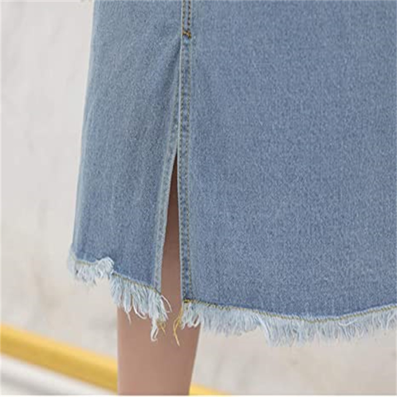 Saia midi de jeans feminina com fenda frontal, barra desfiada e corte em A até a metade da panturrilha