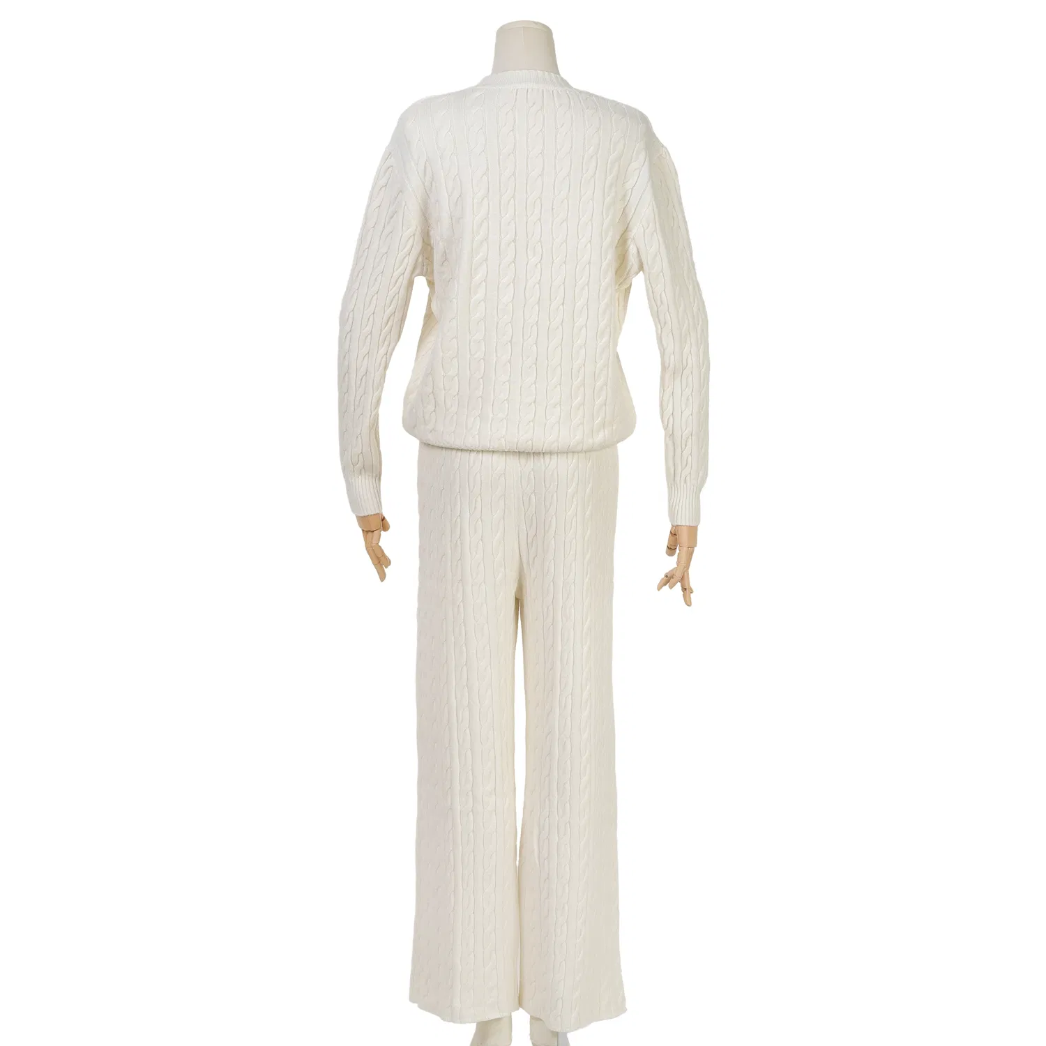 Conjunto de Suéter Feminino em Tricô com Padrão de Tricô em Cor Bege e Calças Longas de Tricô