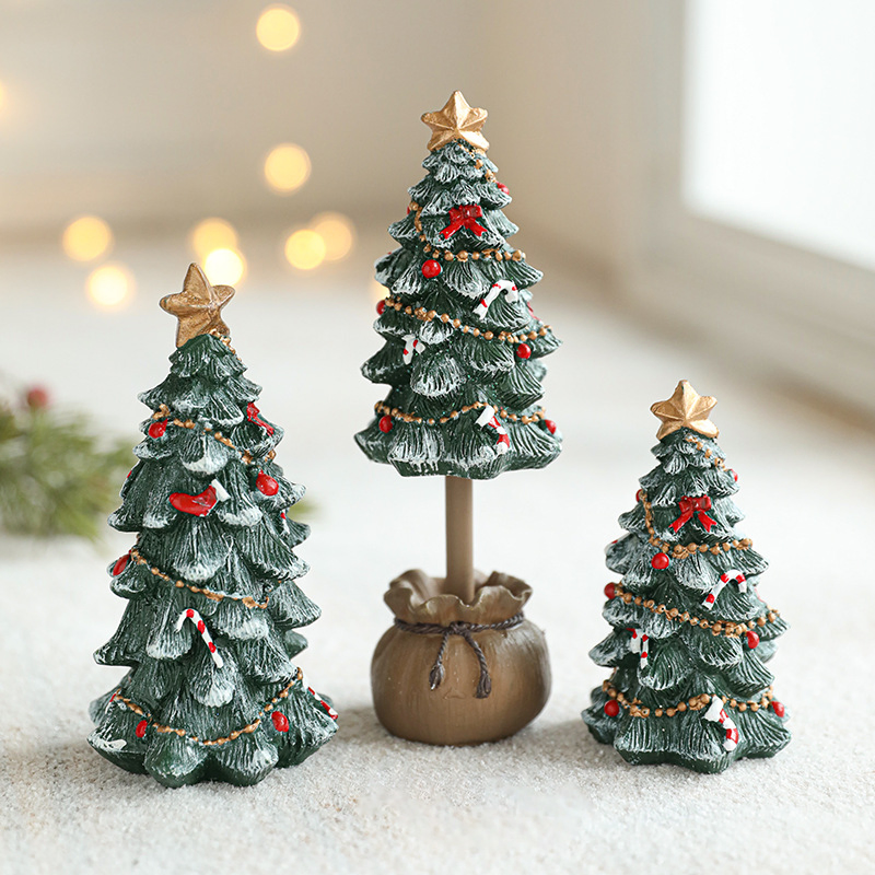 New Design Christmas Mini Tree Resin Crafts Desktop Ornaments Christmas Gift Green Tree Display Novelty Decoration