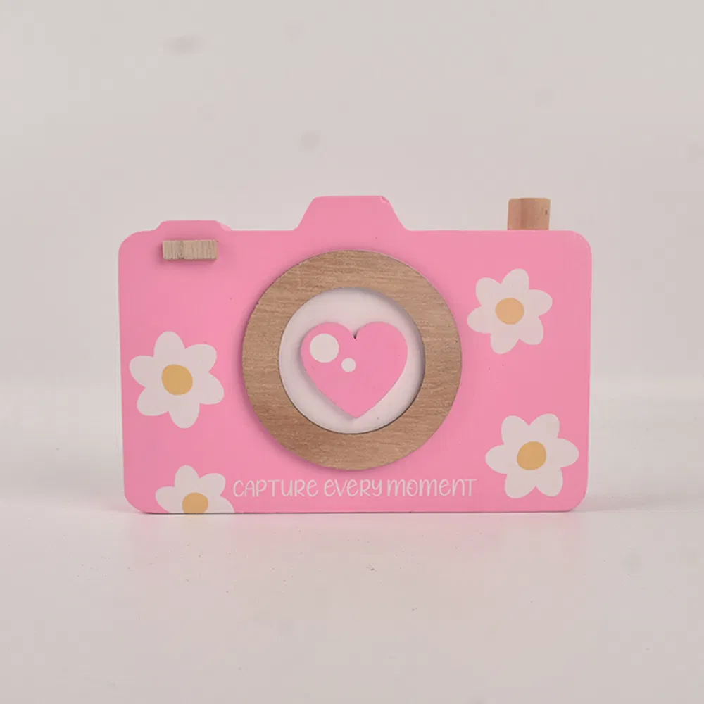 Wooden Tabletop Home Decorative Camera Ornaments with Heart for Valentine′ S Day