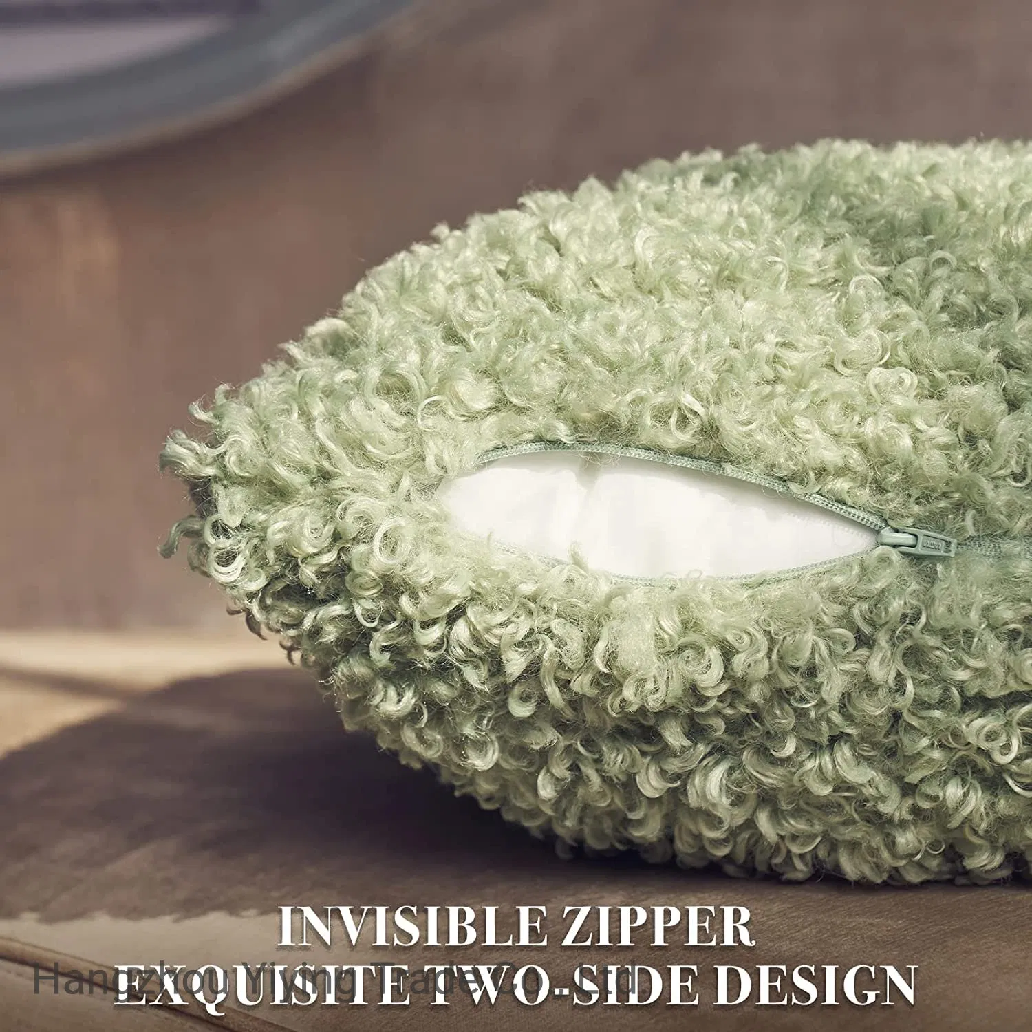 Decorative Throw Pillow Feather Pillow Polyester Pillow with Faux Fur Pillow Covers