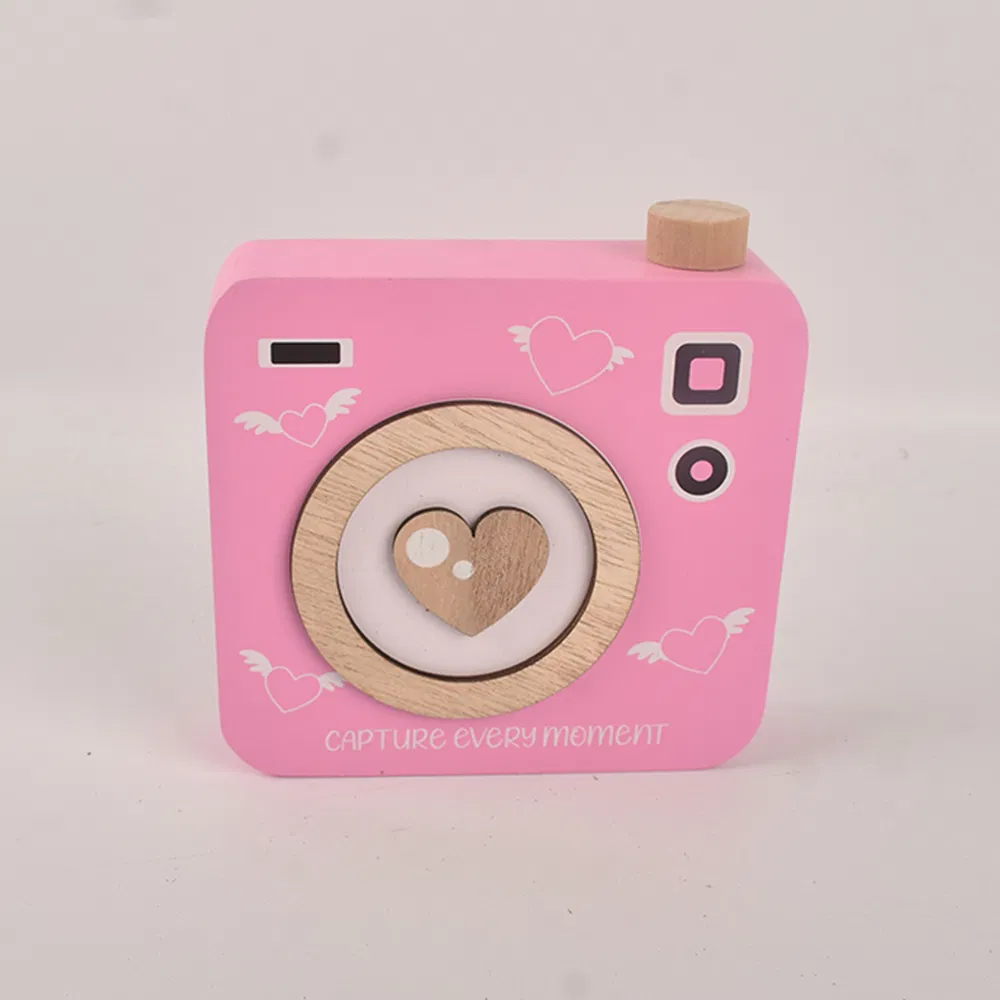 Wooden Tabletop Home Decorative Camera Ornaments with Heart for Valentine′ S Day