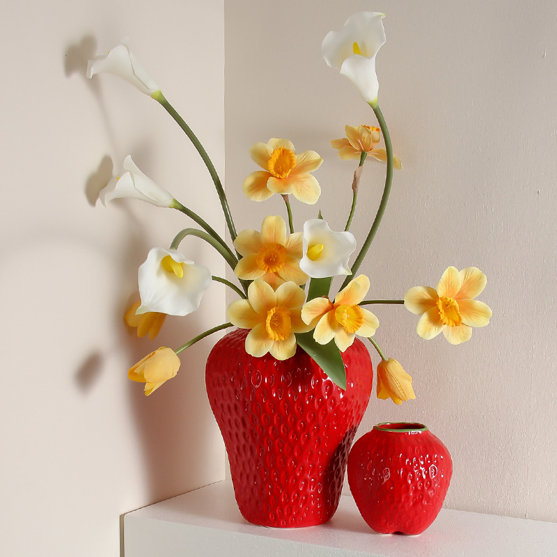 Strawberry Ceramic Vase Ins Style High-End Hydroponic Flower Vase Decorative Home Ornament Wholesale