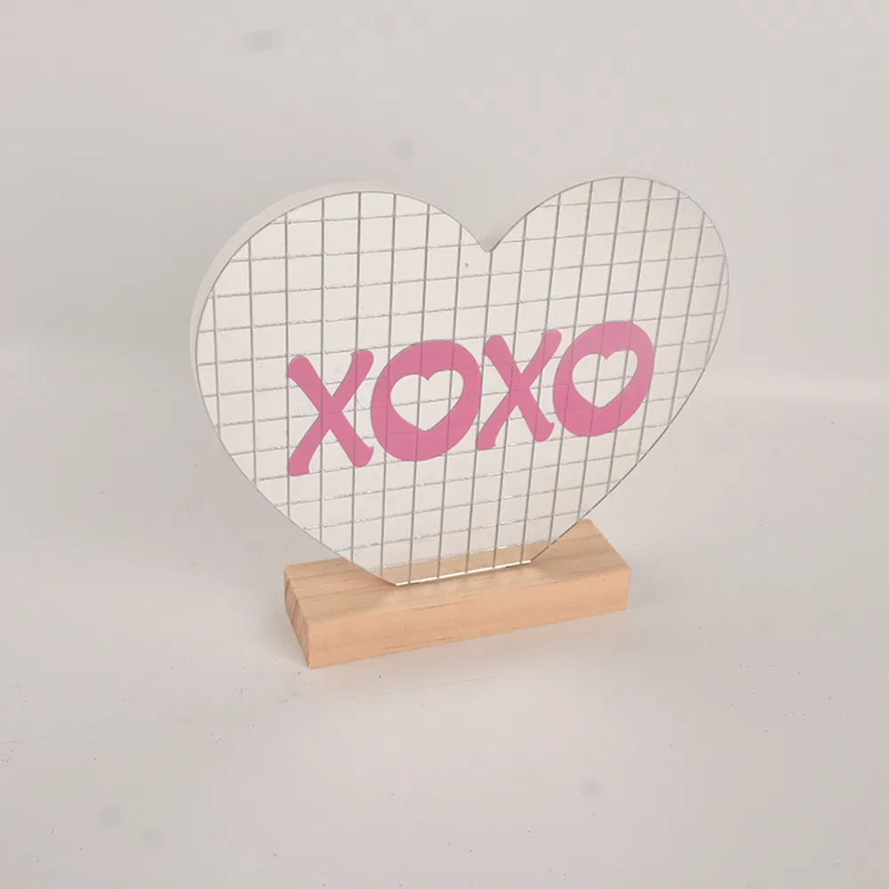 Wooden Tabletop Home Decorative Heart-Shaped Ornaments with Rectangle Wooden Base for Valentine′ S Day