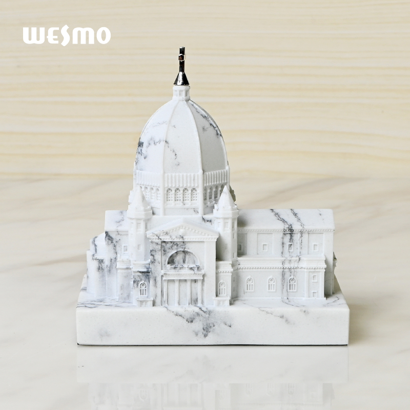 Custom Size Home Decoration Pieces Tabletop Ornaments Small Polyresin Modern Sculpture