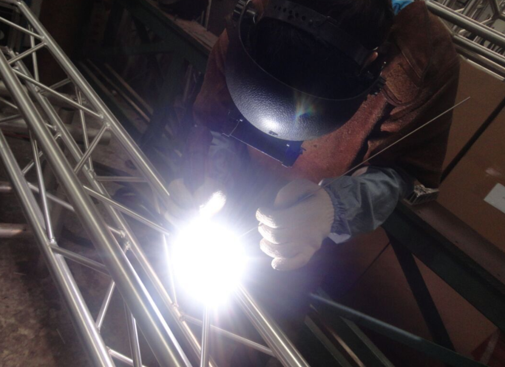 Display Pipe Tube Stadium Flat Galvanized Steel Structure Truss Purlin Design Channel Girder Canopy Roofing Steel Truss Prices