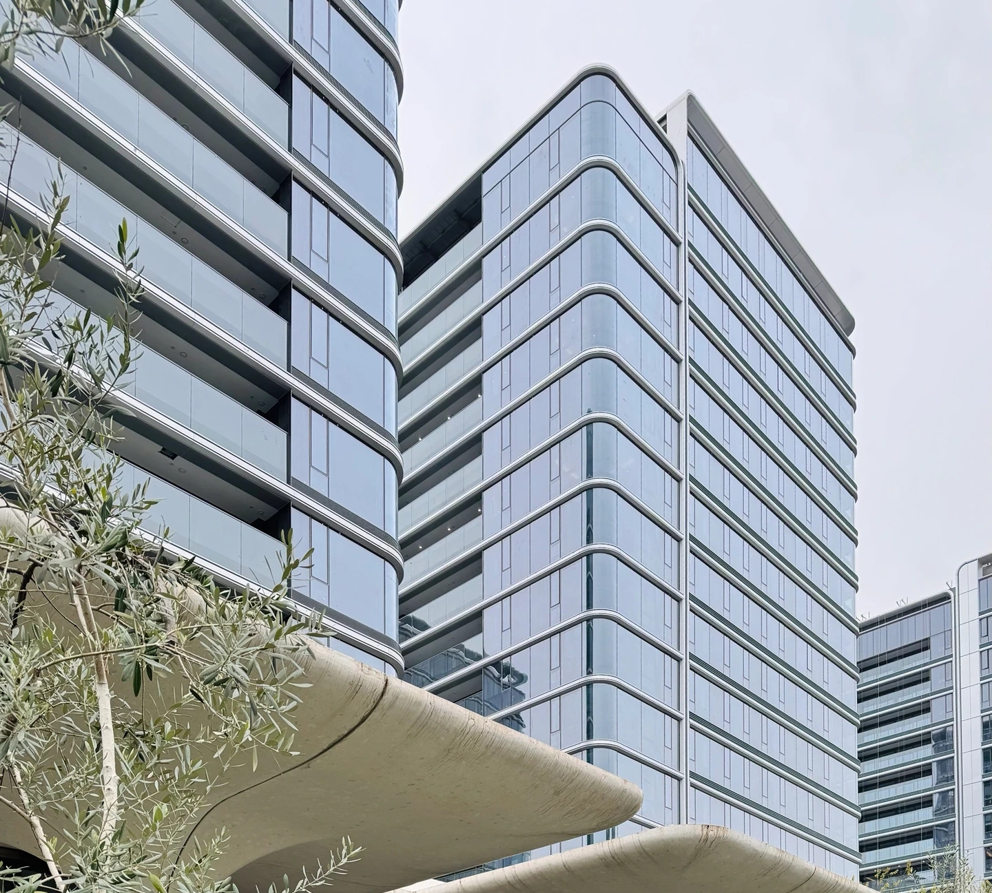 Unitized Hidden Frame Aluminium Glass Curtain Wall System Anti-Corrosion for Commercial Buildings Hotels Offices Towers Villas