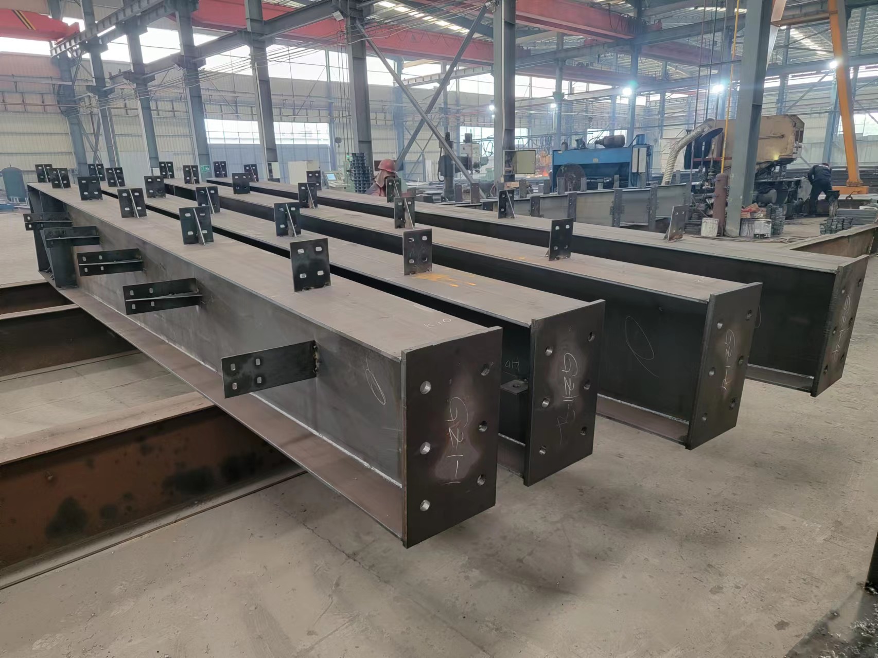 Customized Sizes Painted Galvanized Steel Columns &amp; Beams with Baking Varnish for Warehouse &amp; Workshop Use
