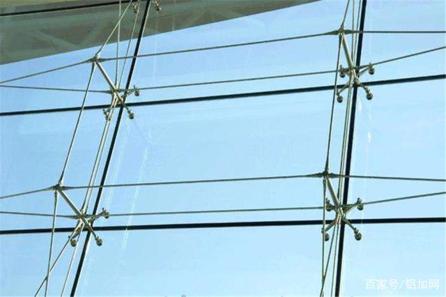 Spider curtain wall