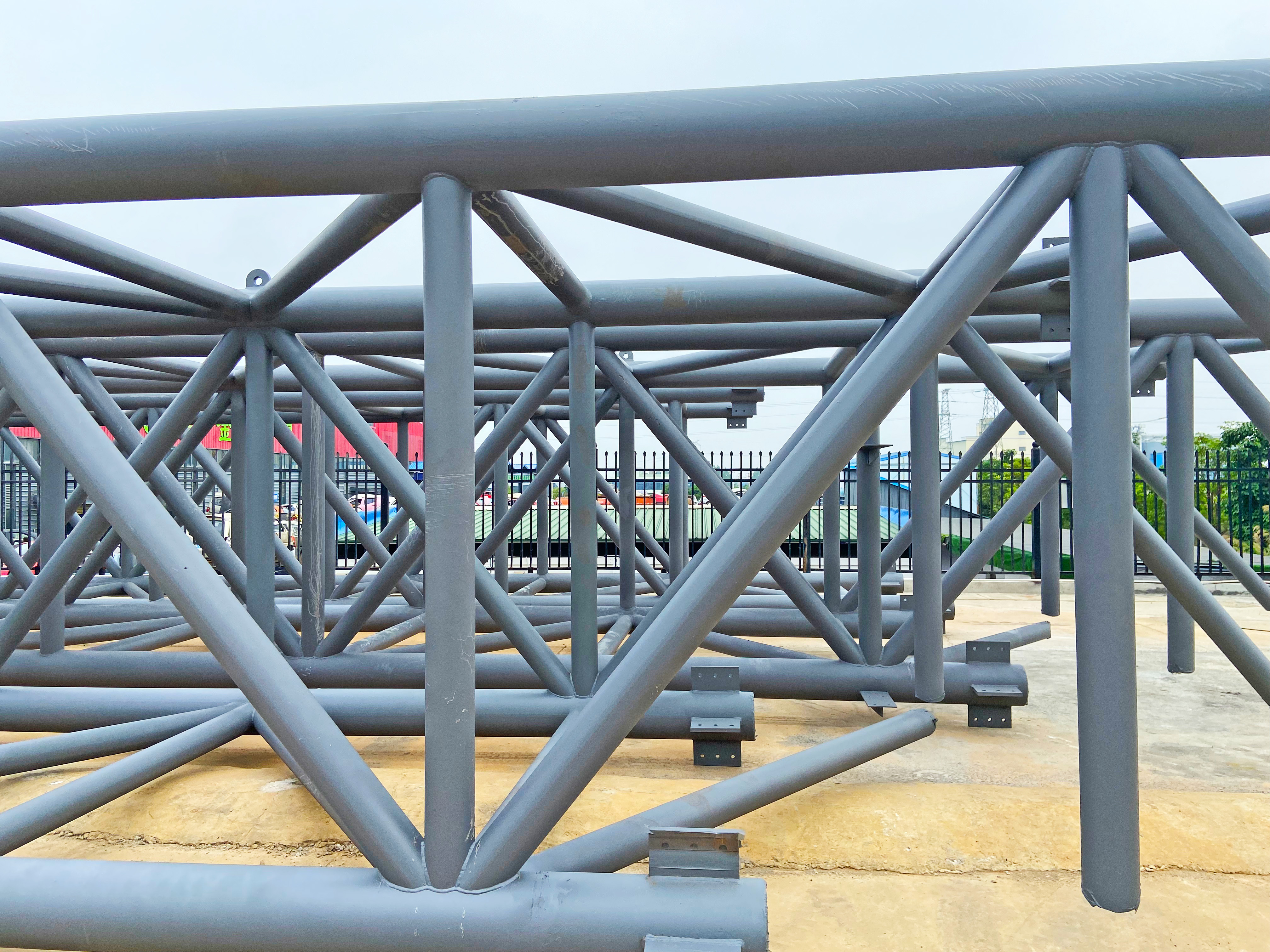 High Quality Prefabricated Steel Structure Buildings Durable Pipe Truss Grid Design for Industrial Office Building Workshop