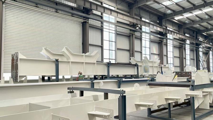 Industrial painting and anti-corrosion coating application on steel structures