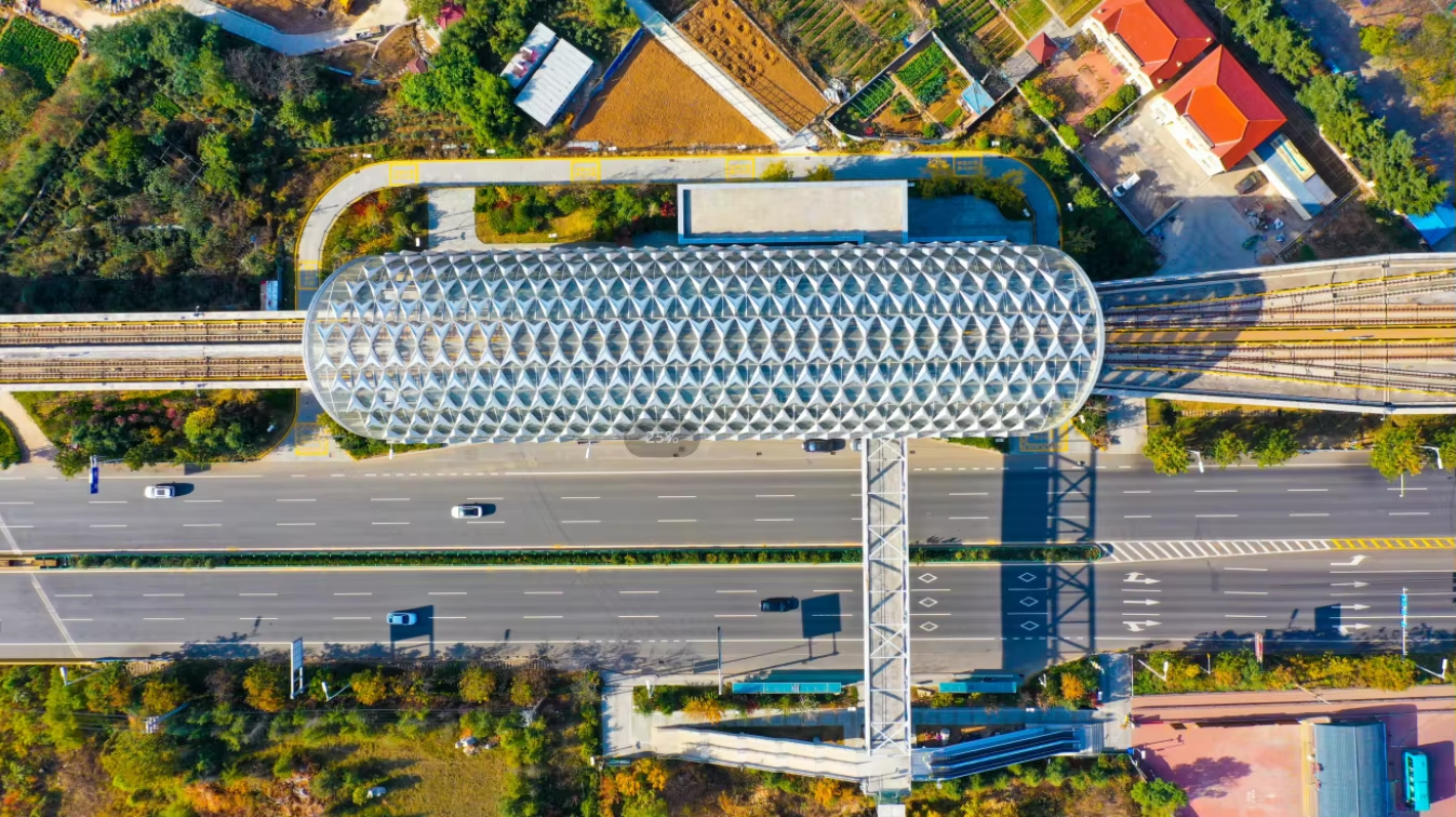 High-Speed Railway Metro Gas Station Curved Roof Canopy Design Prefabricated Light Steel Structure Pipe Truss Shed Building
