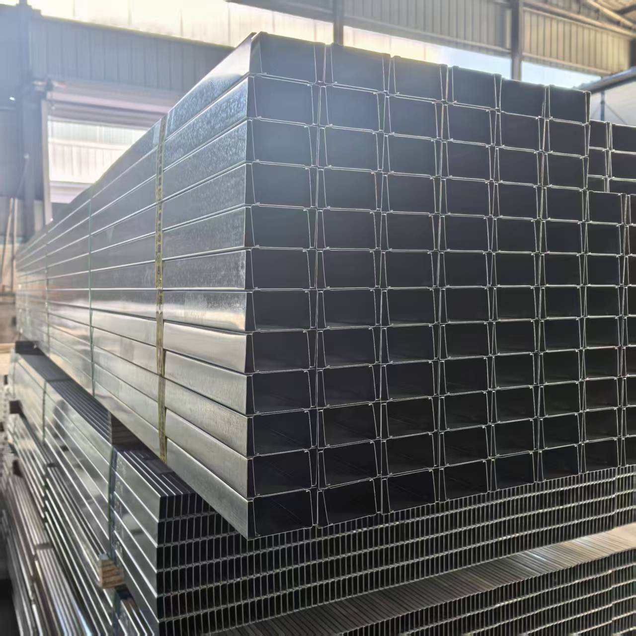 Modern Design Galvanized Steel High Strength Structure Keel Components for Office Building Steel Ceiling Grid Metal Frame