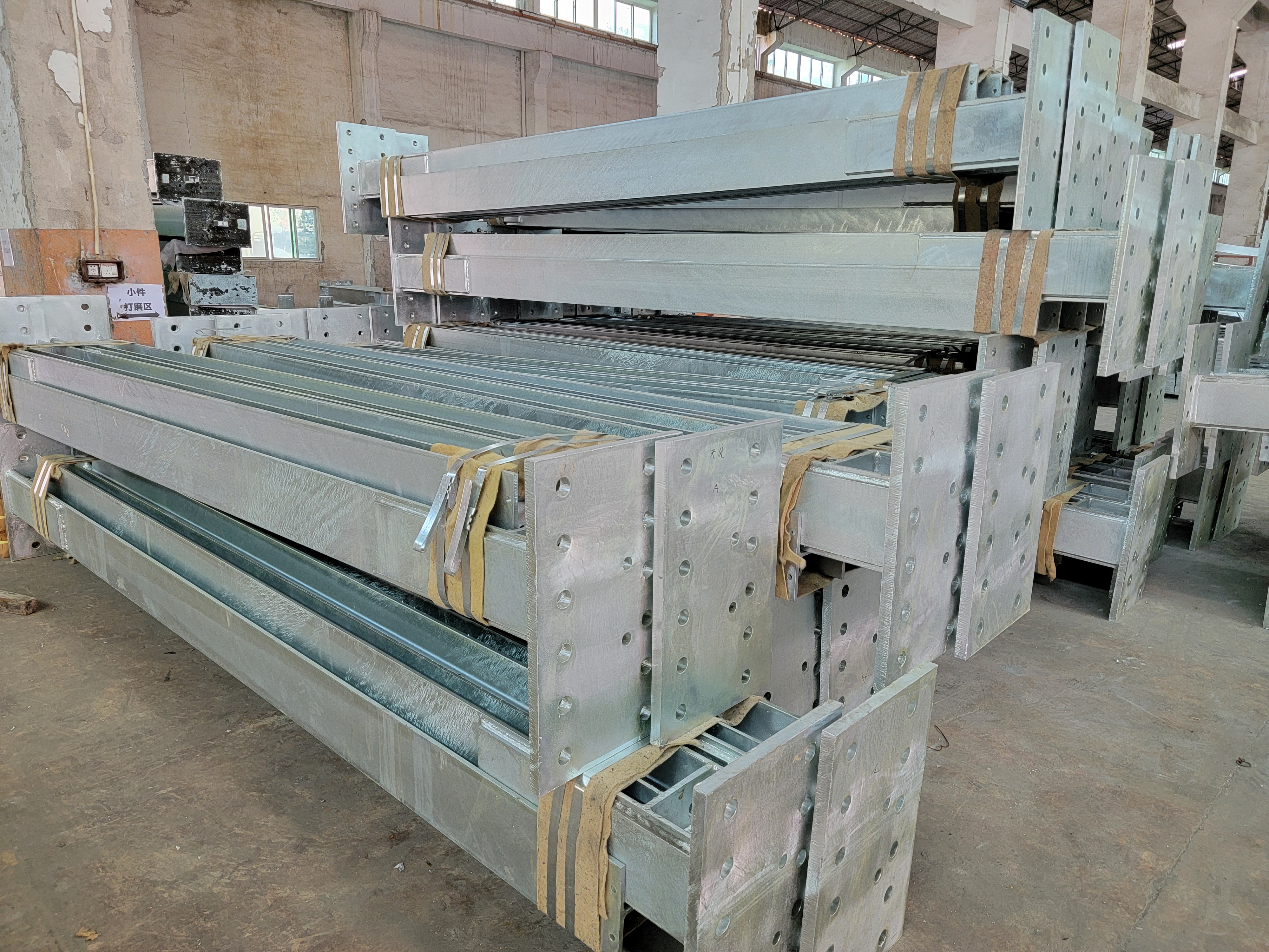 Customized Sizes Painted Galvanized Steel Columns &amp; Beams with Baking Varnish for Warehouse &amp; Workshop Use