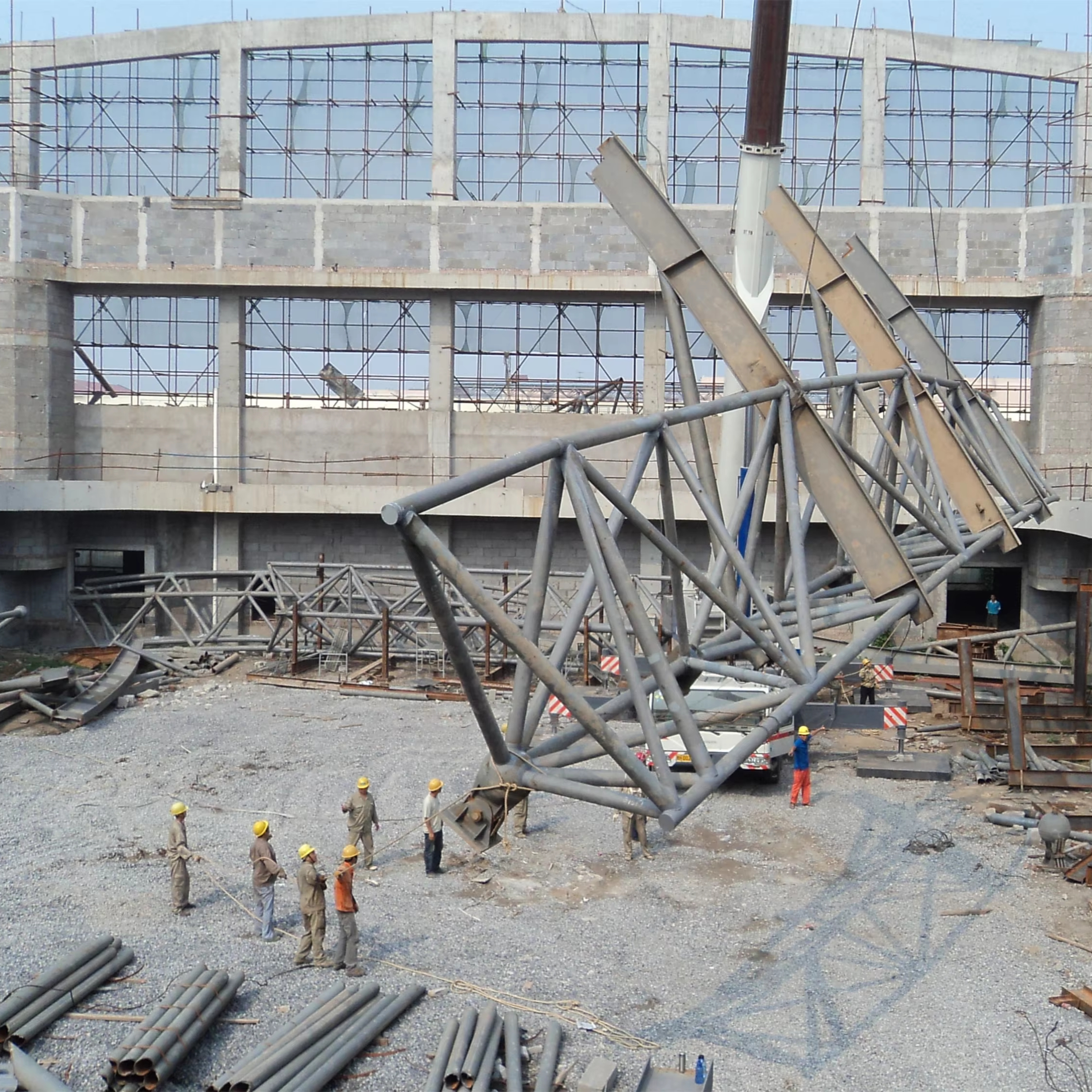 Modern Design ASTM Standard Gymnasium Light Galvanized Steel Pipe Roof Truss Structure with Welding &amp; Bending Services