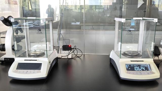 Strict laboratory molecular quality analysis for non-GMO certification verification