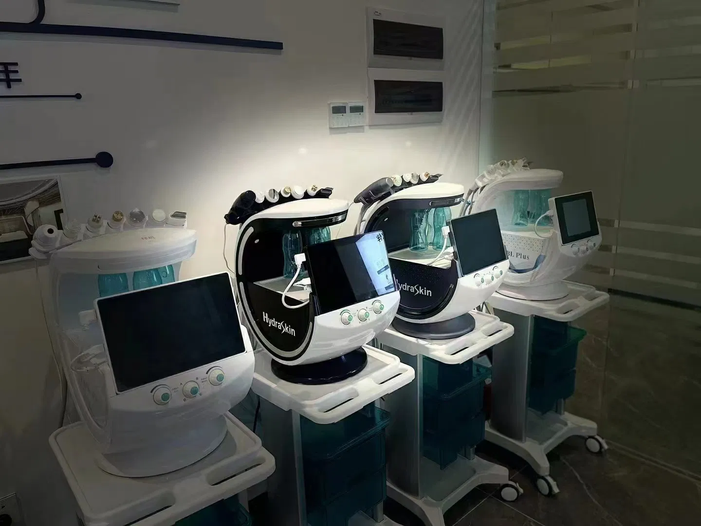 Smart Ice Blue 7 in 1 Water Hydra Oxygen Diamond Facial Machine with Skin Analysis
