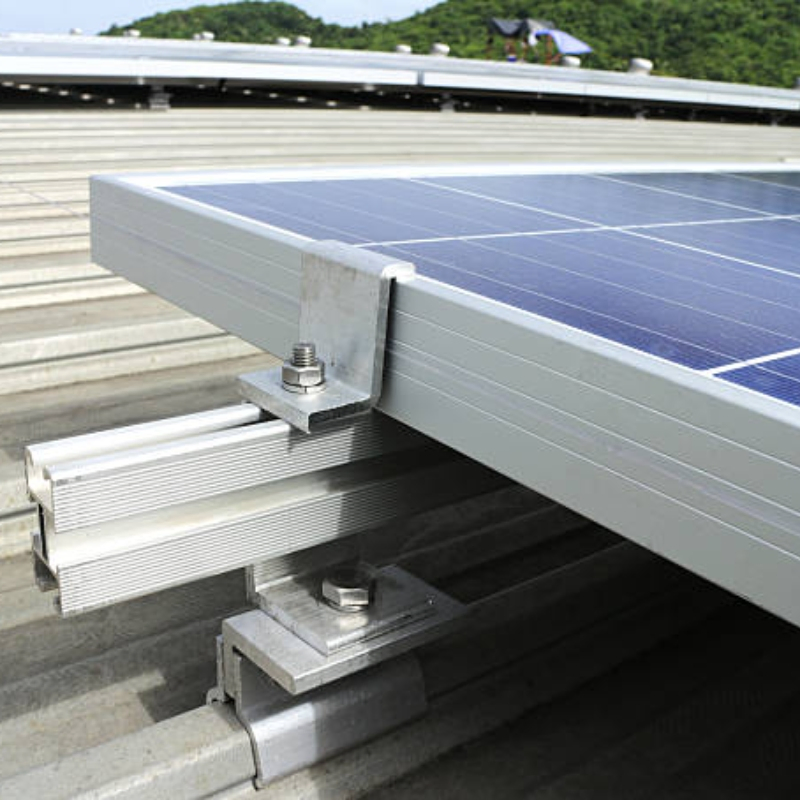 Durable Metal Roof Mounting System with Load Capacity Analysis