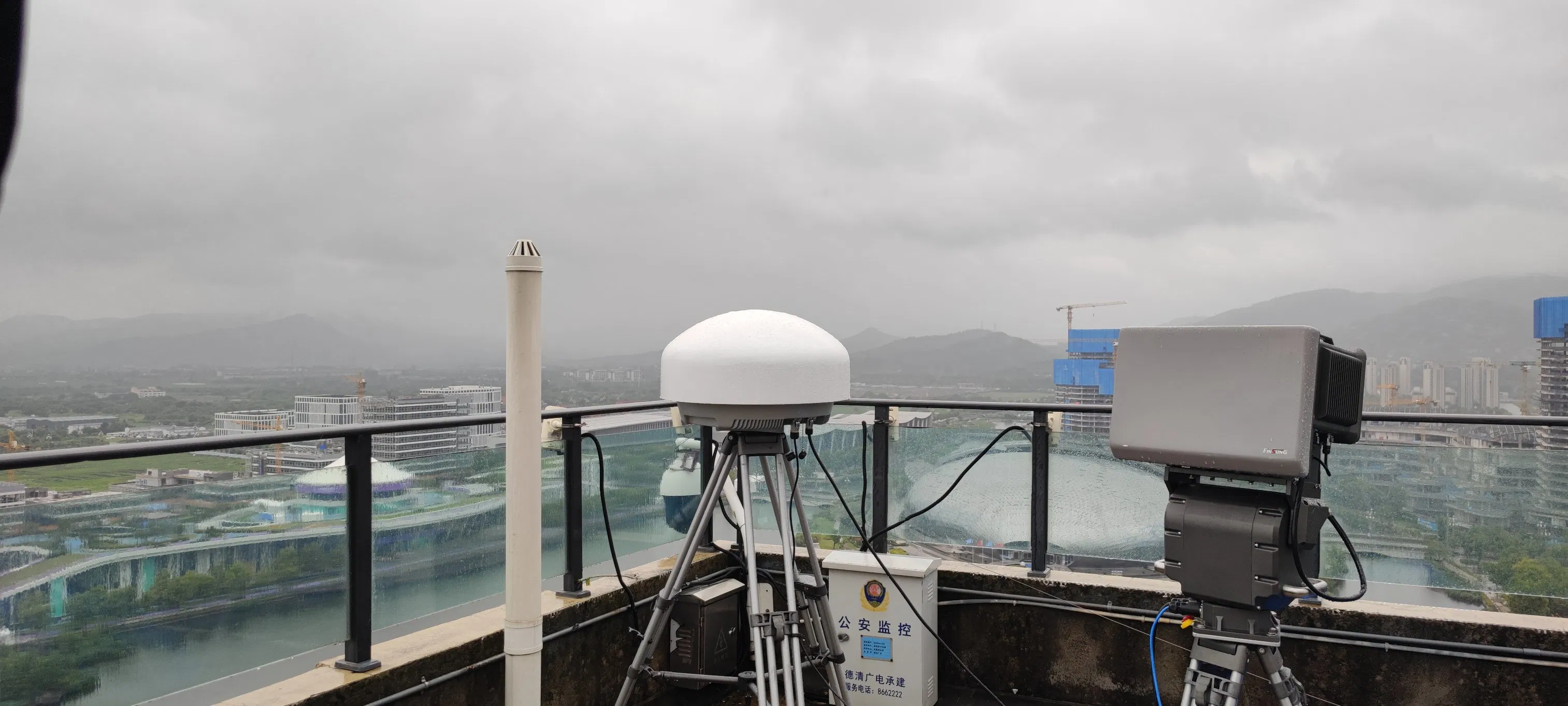 Compact Anti-Drone Tracker X9 Handheld Detection 360° Sweep, 300MHz-60GHz RF Analysis &amp; Auto-Alert Detection System