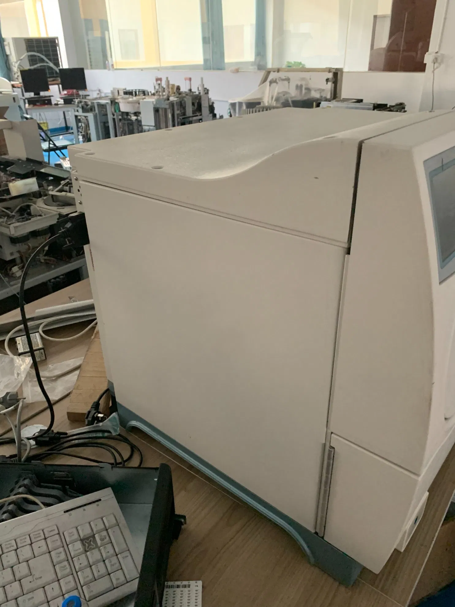 Vitek 2 Advanced Microbial Identification System Analyzer for Hospital &amp; Lab Use