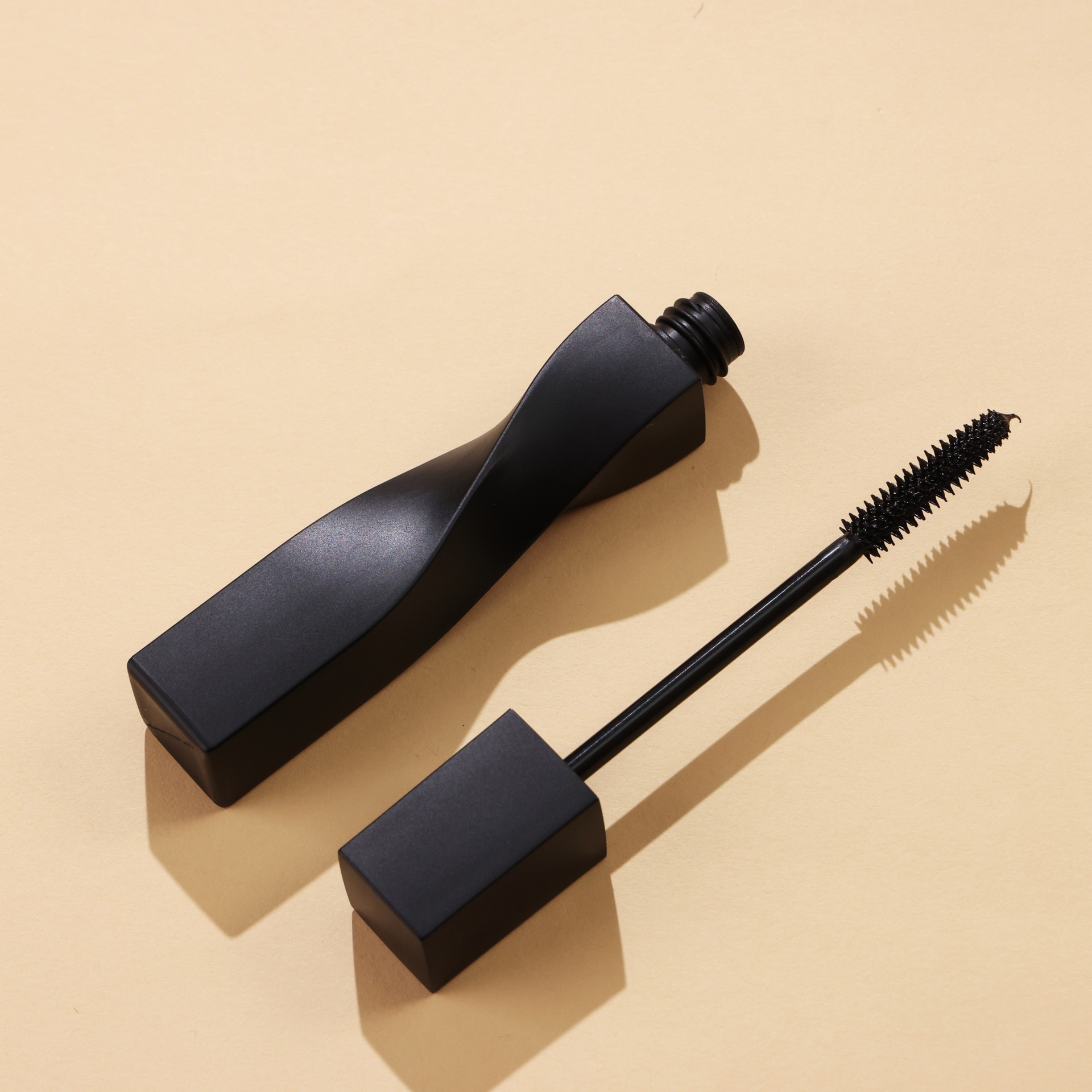Cross-Border New Product Smudge-Proof 4D Silicone Brush Head, Volumizing, Curling Lengthening Mascara, Makeup Wholesale, No Logo