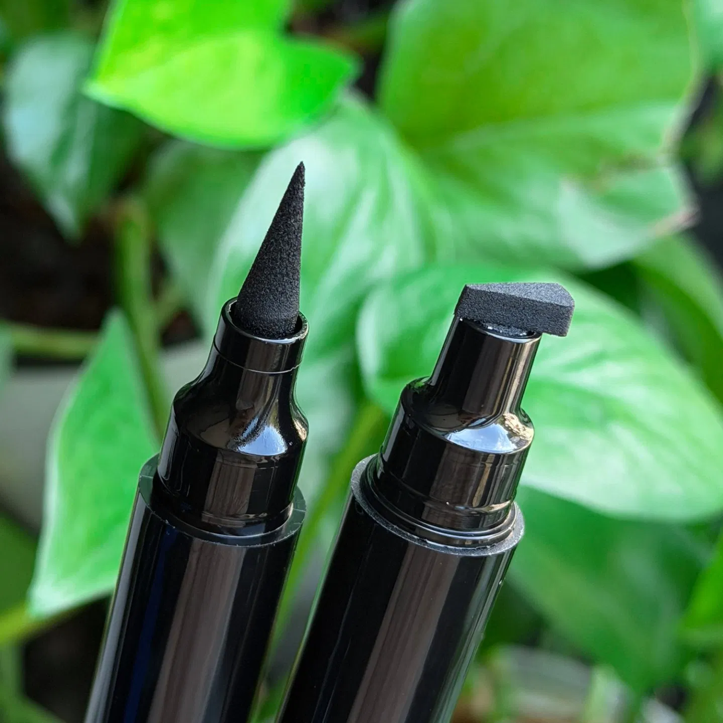 OEM Private Label Dual-Ended Spongy Triangular Head Eyeliner Waterproof Long Lasting
