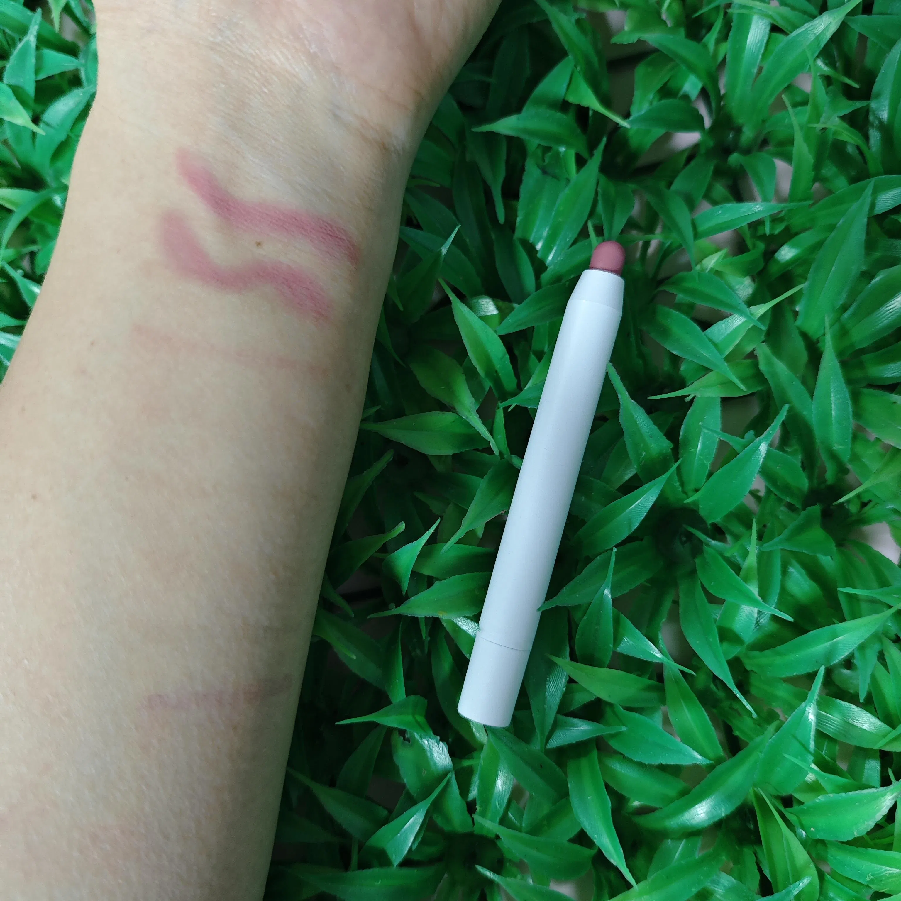 Blur Effect Lip Liner White Tube Portable Vegan Buildable Brown Pigment Formula Private Label