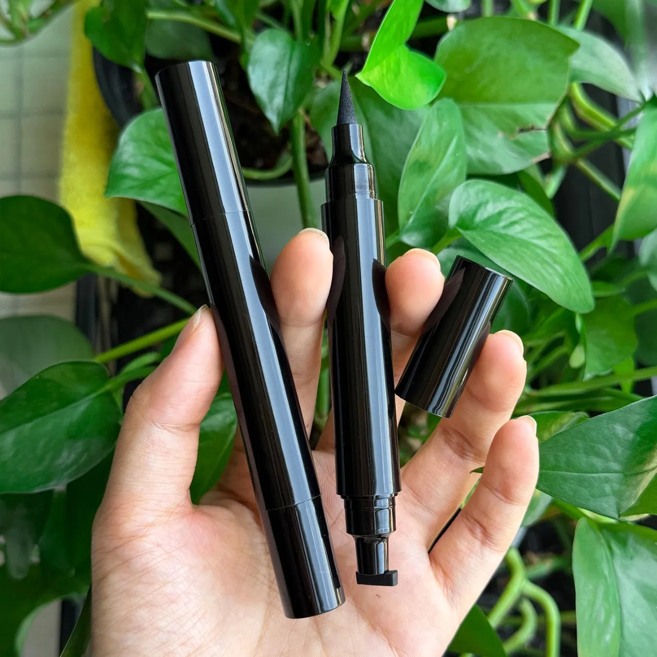 OEM Private Label Dual-Ended Spongy Triangular Head Eyeliner Waterproof Long Lasting