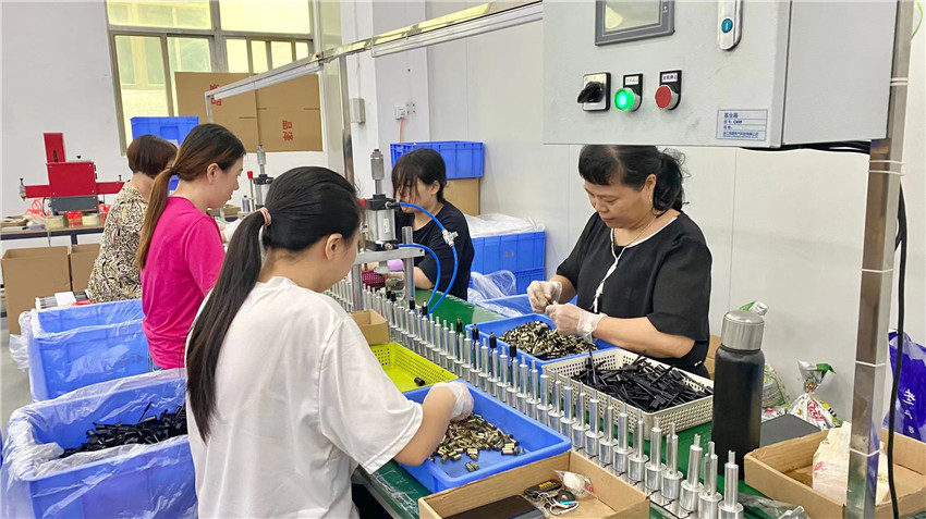 Cosmetic product assembling process on production line at Jiangsu Jenae Beauty