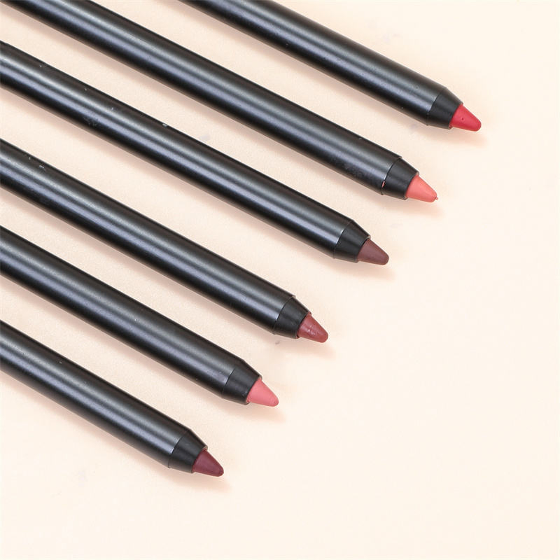 Plump &amp; Define: Long-Lasting Spot-on Lip Liner for Full Lips