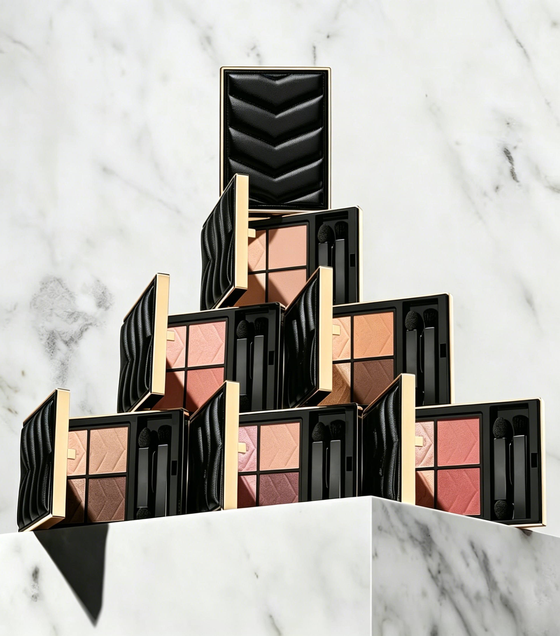 High Quality Long-lasting Four-color Dark Eyeshadow Palette with Shimmer and Matte Finishes Smooth Powder Texture