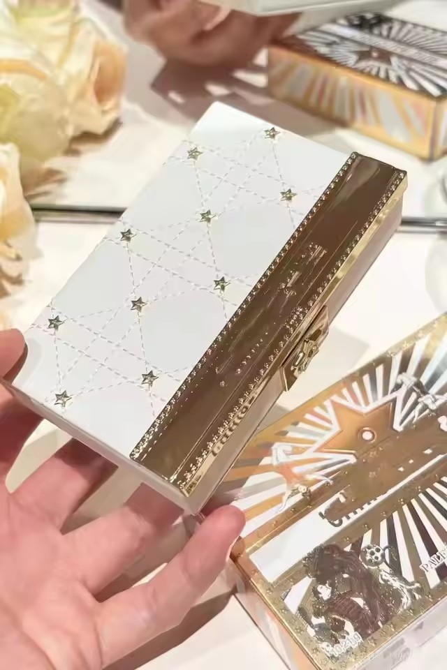 High-end Luxury Cosmetics Metallic Powder Shimmer Five-Color Waterproof Long-Lasting Eyeshadow Palette