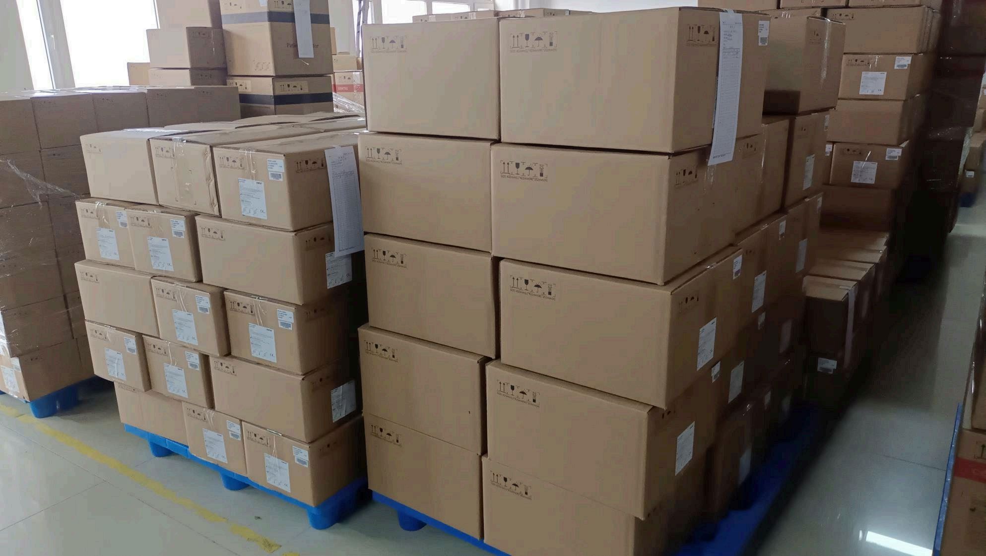 Warehouse - Armazém central de logística e matéria-prima