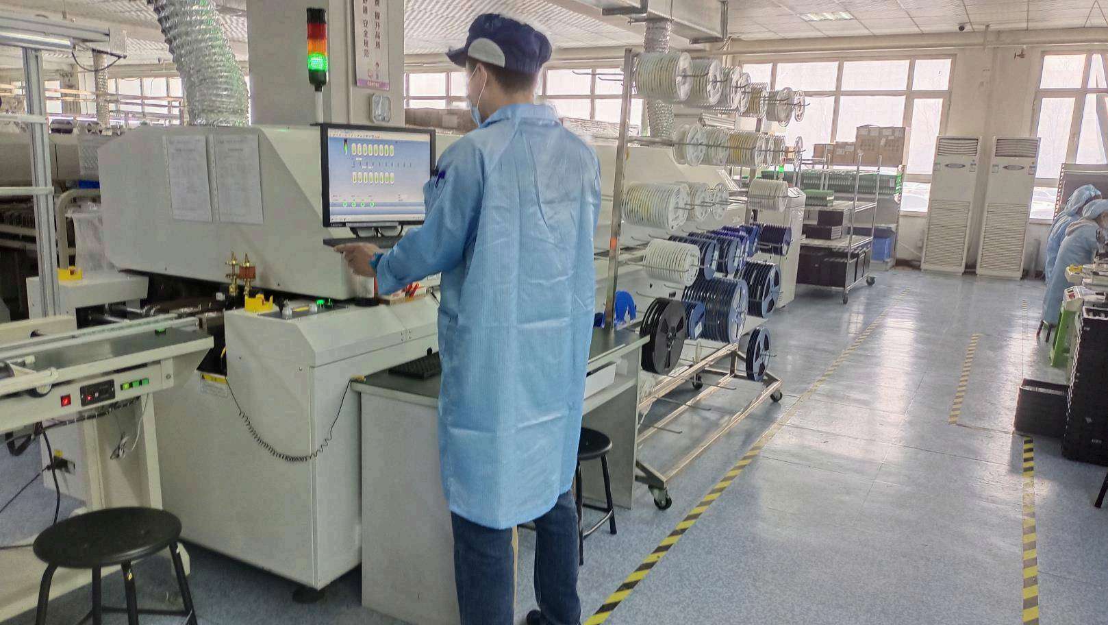 Soldagem por refluxo na linha de montagem