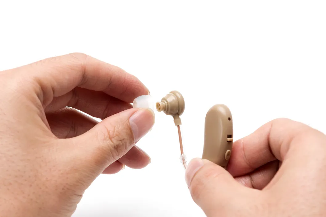 Aparelhos auditivos recarregáveis intra-auriculares amplificadores de som digitais programáveis
