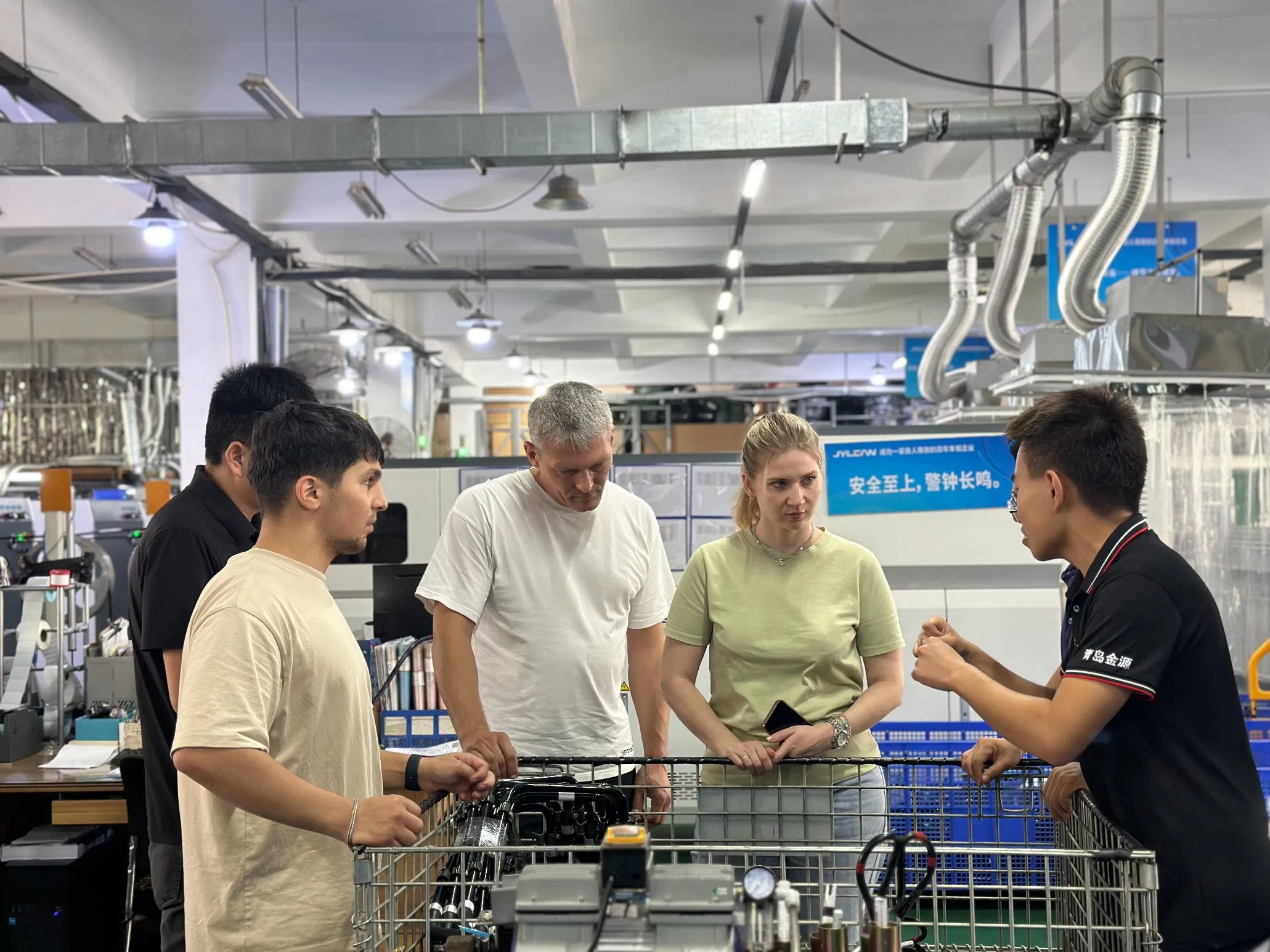 DOT Approved Silicone Air Inlet Pipe for Benz Truck Car Auto Parts